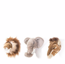 Cargar imagen en el visor de la galería, Conjunto 3 animais Peluche de parede - Leão, Elefante e Girafa
