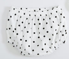 Load image into Gallery viewer, Conjunto de bebé branco com bolinhas Camisa e tapa fraldas 100% algodão
